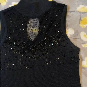 Cache top size M sparkle the holidays with this beautiful top